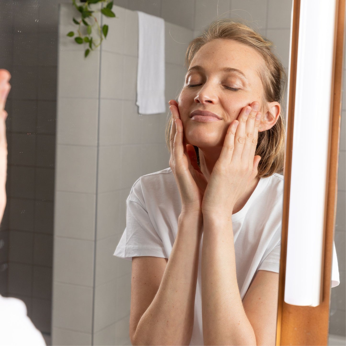 CÎME oil cleanser on face