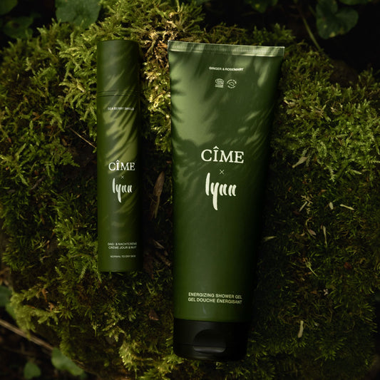 CÎME x Lynn producten op mos in de natuur