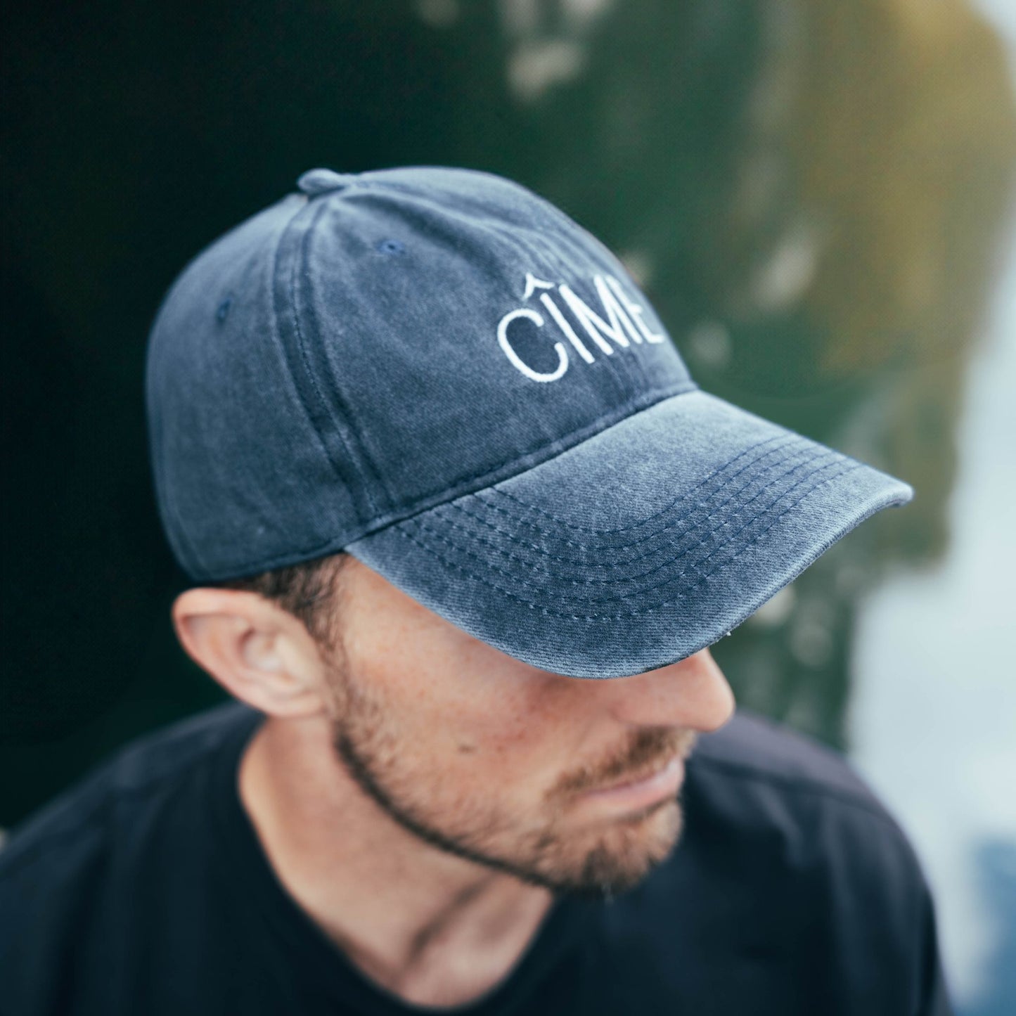 Man wearing the CÎME cap