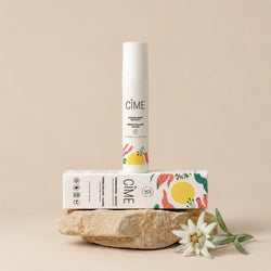 CÎME Mineral Sunscreen Face SPF30 op natuursteen